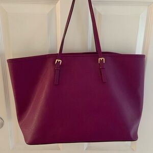 Michael Kors tote. Very good condition  no outside damage. Minor stain inside